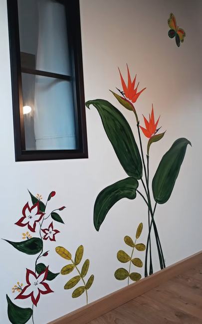 Fresque florale et tropicale peinte sur mesure