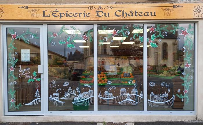 Vitrine d'épicerie décorée pour les fêtes de fin d'année