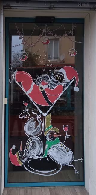 Vitrine de Noël peinte à la main, Père Noël dans un cocktail